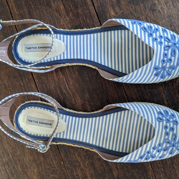 Tabitha Simmons sandals with eyelet designs - Picture 2 of 7